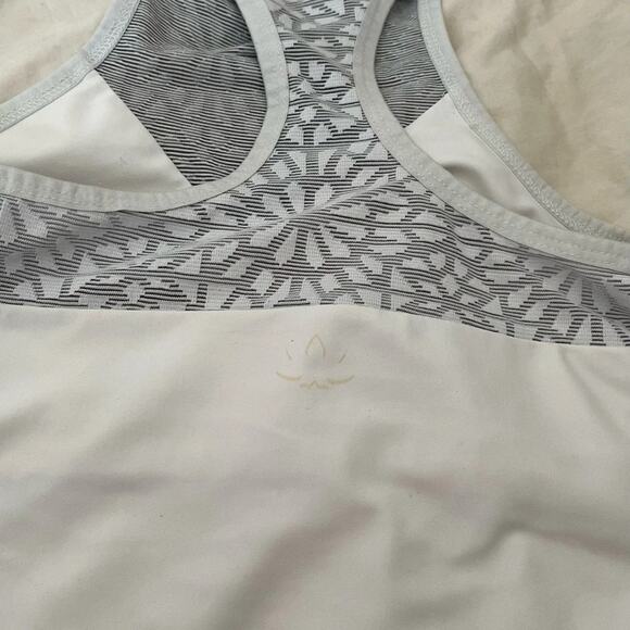 Beyond Yoga racer back top, size XS - Picture 2 of 5